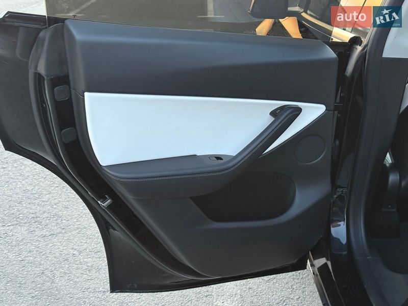 Позашляховик / Кросовер Tesla Model Y 2020 в Львові