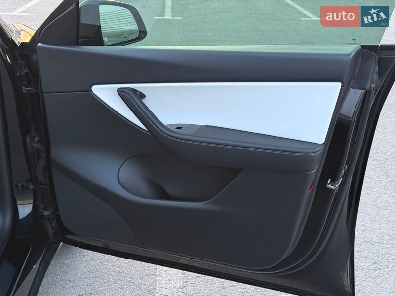 Позашляховик / Кросовер Tesla Model Y 2020 в Львові