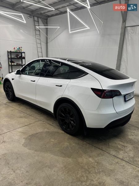 Внедорожник / Кроссовер Tesla Model Y 2023 в Киеве