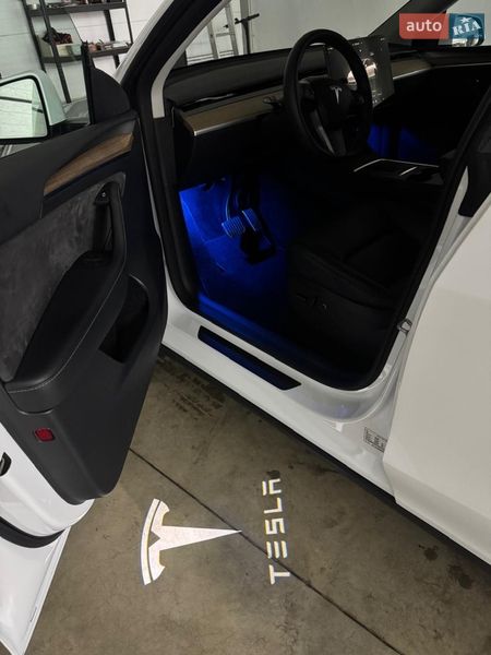 Внедорожник / Кроссовер Tesla Model Y 2023 в Киеве