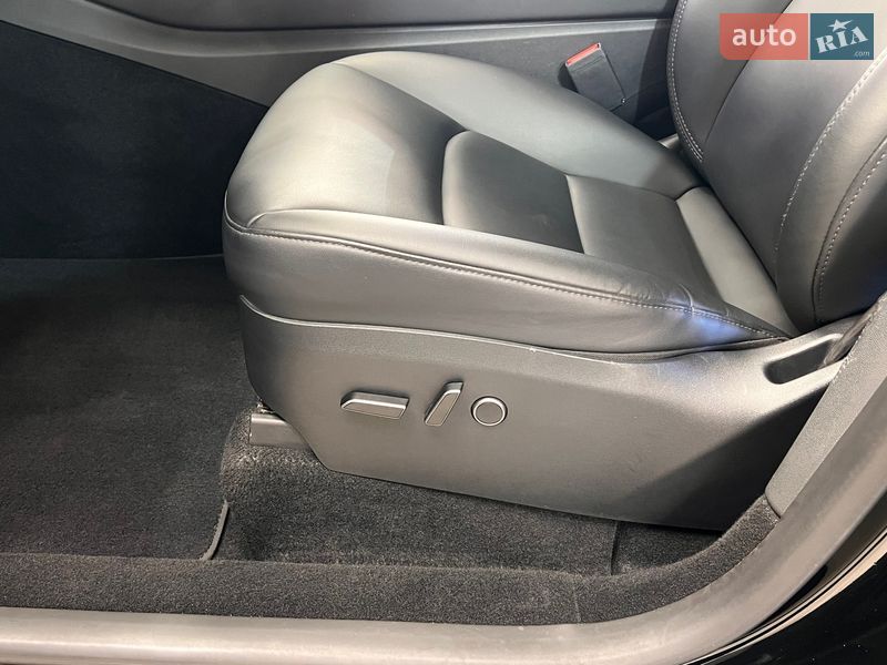 Позашляховик / Кросовер Tesla Model Y 2023 в Києві