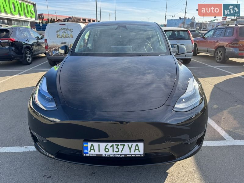 Tesla Model Y 2024