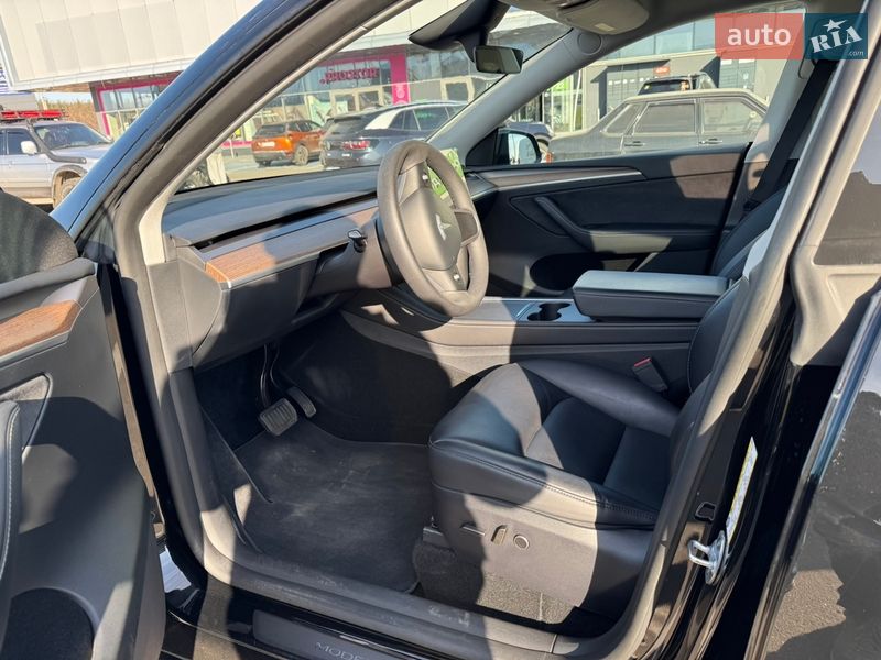 Внедорожник / Кроссовер Tesla Model Y 2024 в Киеве