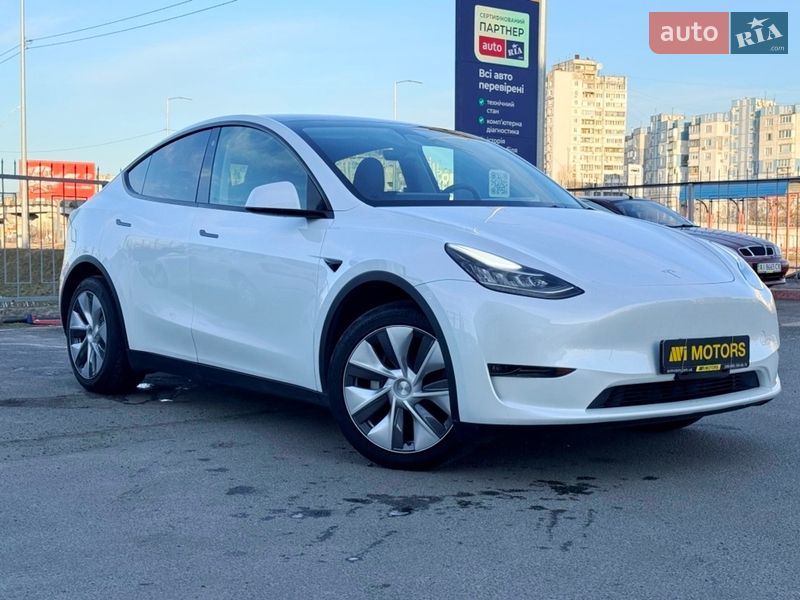 Tesla Model Y 2023