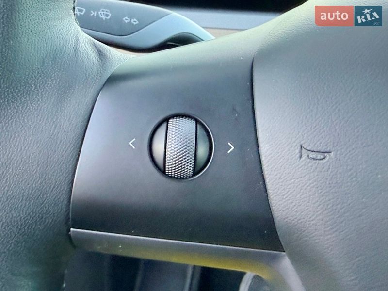 Внедорожник / Кроссовер Tesla Model Y 2023 в Киеве