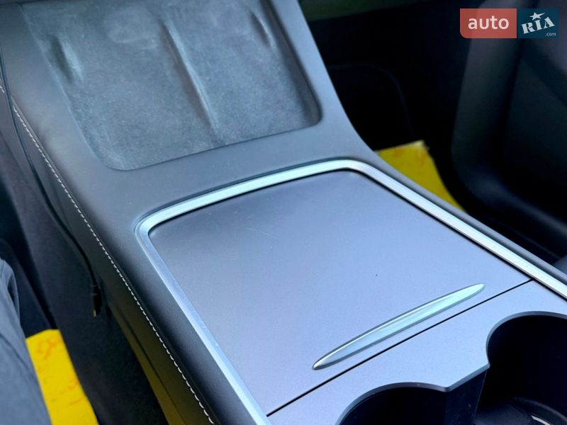 Внедорожник / Кроссовер Tesla Model Y 2023 в Киеве