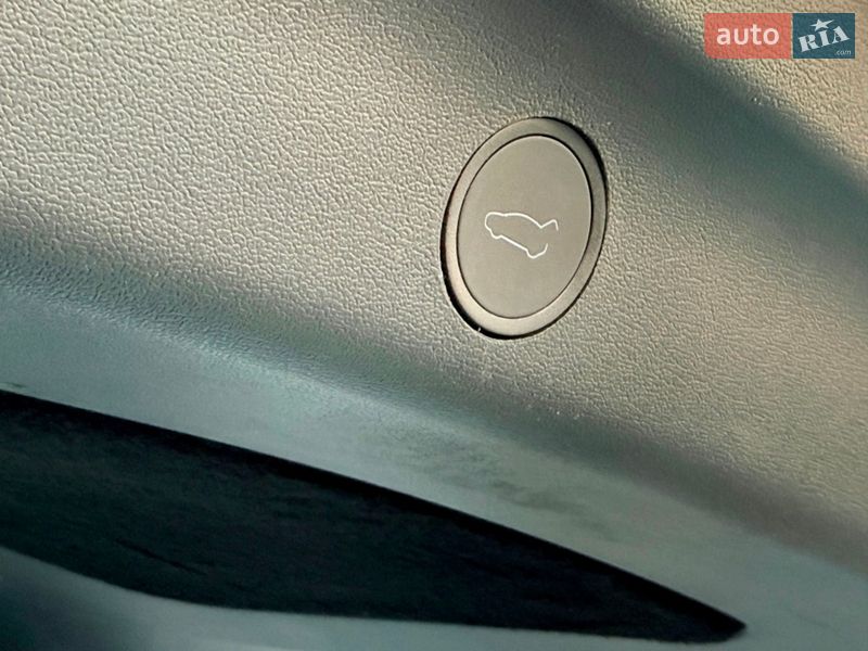 Внедорожник / Кроссовер Tesla Model Y 2023 в Киеве