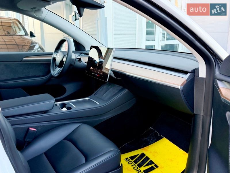 Внедорожник / Кроссовер Tesla Model Y 2023 в Киеве