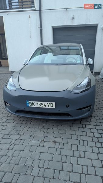 Внедорожник / Кроссовер Tesla Model Y 2021 в Ровно