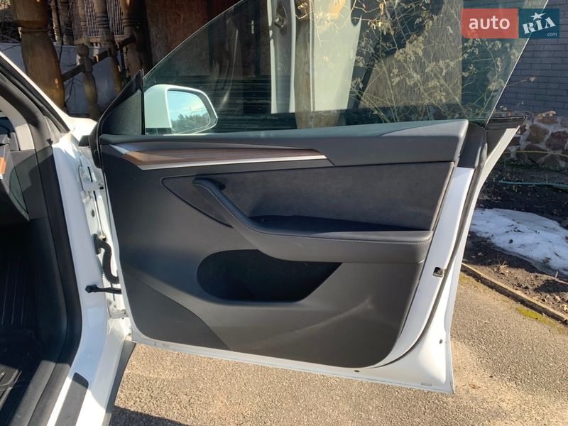 Позашляховик / Кросовер Tesla Model Y 2023 в Києві фото 20 Позашляховик / Кросовер Tesla Model Y 2023 в Києві