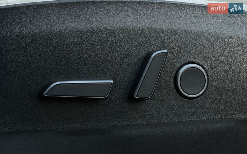 Внедорожник / Кроссовер Tesla Model Y 2020 в Львове