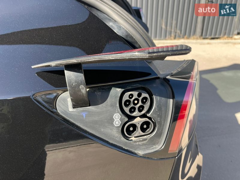 Внедорожник / Кроссовер Tesla Model Y 2022 в Киеве