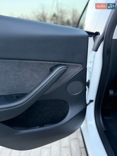 Внедорожник / Кроссовер Tesla Model Y 2022 в Луцке