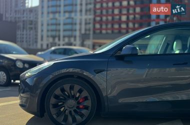 Внедорожник / Кроссовер Tesla Model Y 2022 в Киеве