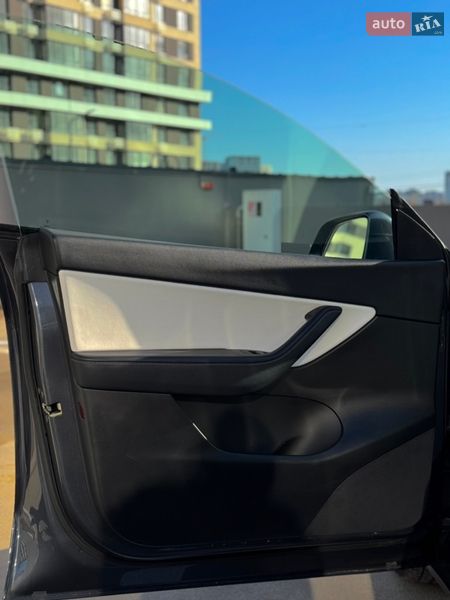 Внедорожник / Кроссовер Tesla Model Y 2022 в Киеве