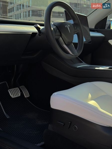 Внедорожник / Кроссовер Tesla Model Y 2022 в Киеве