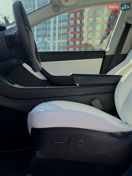 Внедорожник / Кроссовер Tesla Model Y 2022 в Киеве
