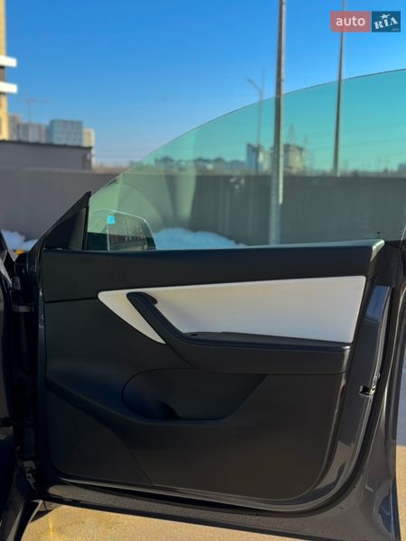 Внедорожник / Кроссовер Tesla Model Y 2022 в Киеве
