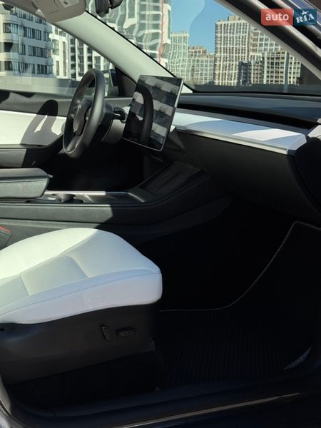 Внедорожник / Кроссовер Tesla Model Y 2022 в Киеве