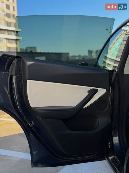Внедорожник / Кроссовер Tesla Model Y 2022 в Киеве