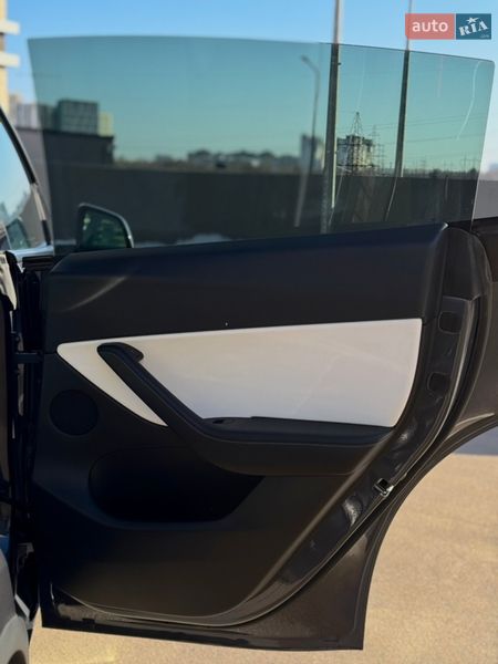 Внедорожник / Кроссовер Tesla Model Y 2022 в Киеве