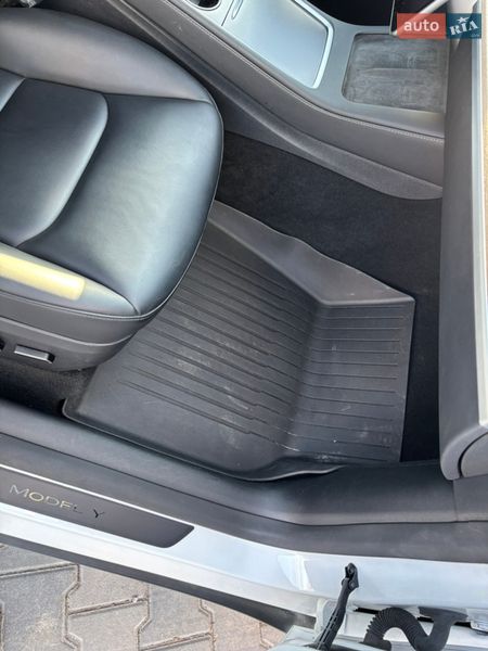 Позашляховик / Кросовер Tesla Model Y 2023 в Тернополі