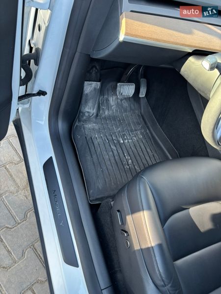 Позашляховик / Кросовер Tesla Model Y 2023 в Тернополі