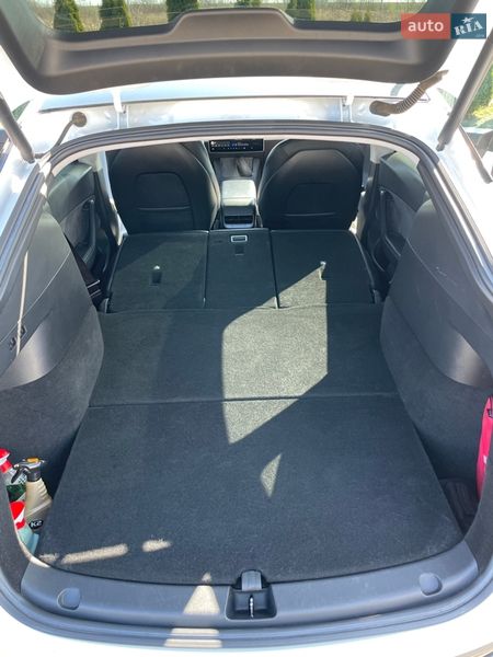 Позашляховик / Кросовер Tesla Model Y 2021 в Львові