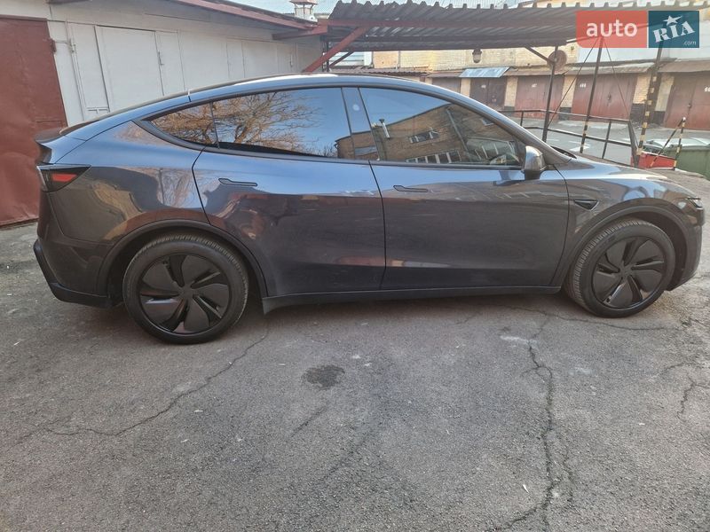 Внедорожник / Кроссовер Tesla Model Y 2025 в Киеве