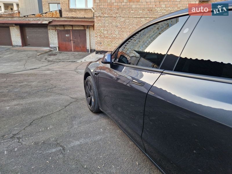 Внедорожник / Кроссовер Tesla Model Y 2025 в Киеве