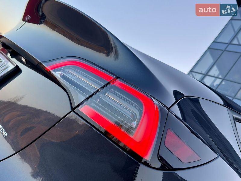 Внедорожник / Кроссовер Tesla Model Y 2024 в Черновцах