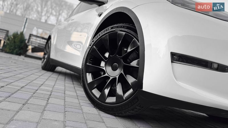 Внедорожник / Кроссовер Tesla Model Y 2023 в Ровно