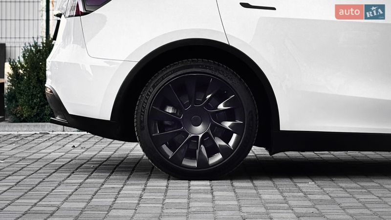 Внедорожник / Кроссовер Tesla Model Y 2023 в Ровно