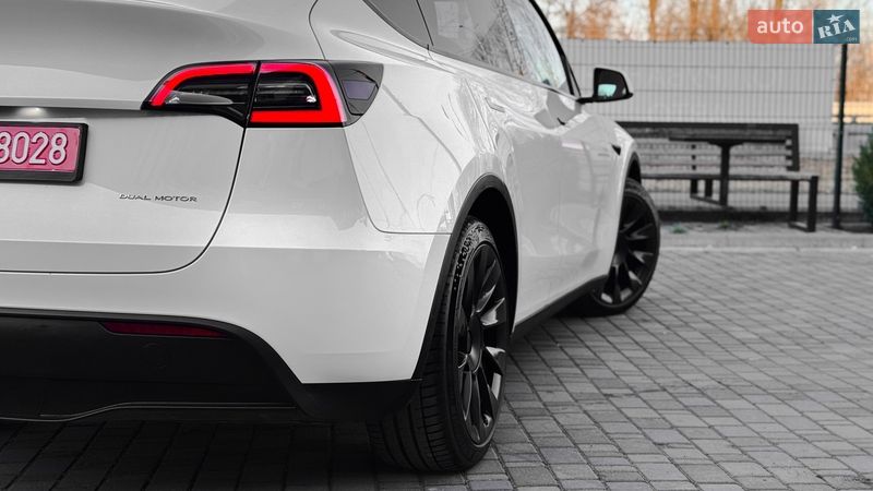 Внедорожник / Кроссовер Tesla Model Y 2023 в Ровно
