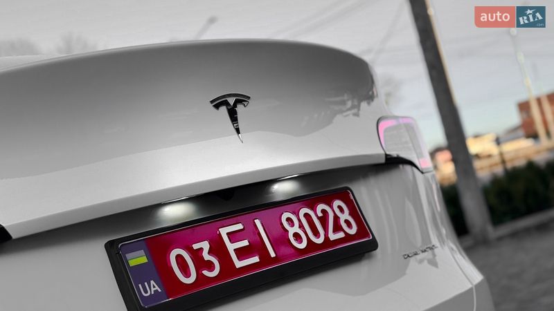 Внедорожник / Кроссовер Tesla Model Y 2023 в Ровно