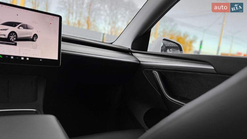 Внедорожник / Кроссовер Tesla Model Y 2023 в Ровно