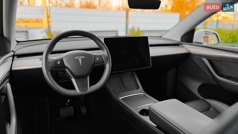 Внедорожник / Кроссовер Tesla Model Y 2023 в Ровно