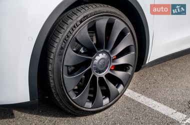 Внедорожник / Кроссовер Tesla Model Y 2022 в Киеве