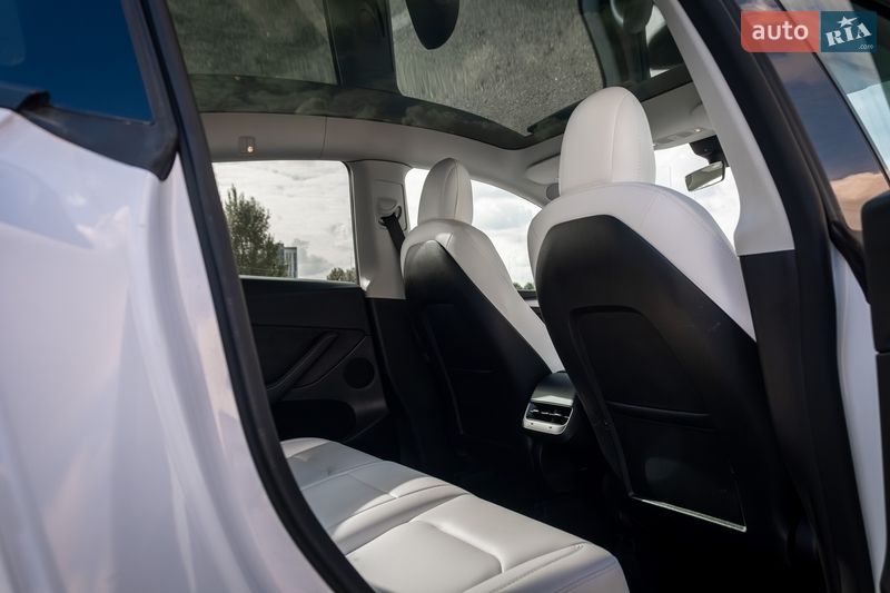 Позашляховик / Кросовер Tesla Model Y 2022 в Києві