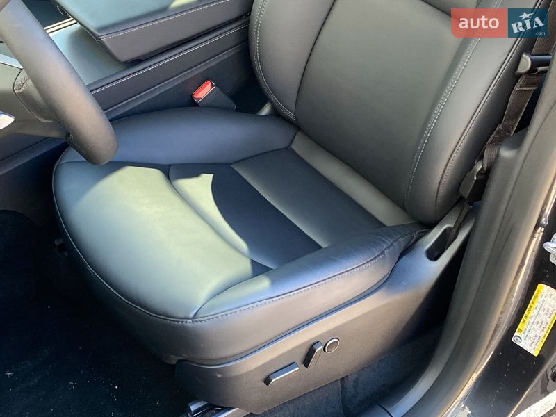 Позашляховик / Кросовер Tesla Model Y 2024 в Києві