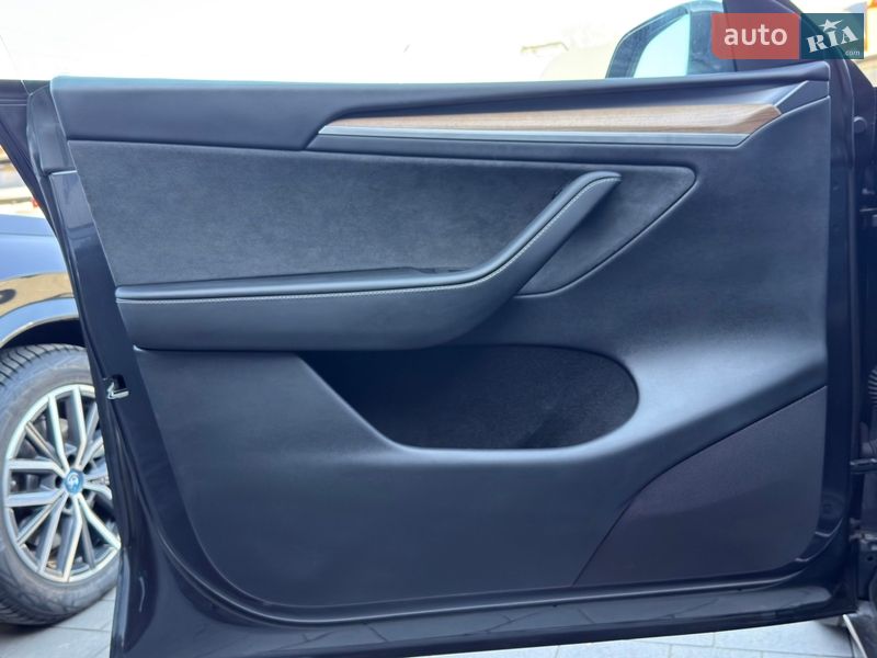 Внедорожник / Кроссовер Tesla Model Y 2024 в Черновцах