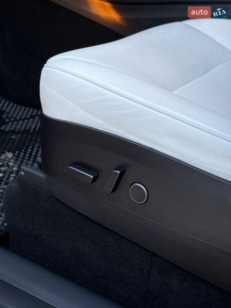 Внедорожник / Кроссовер Tesla Model Y 2023 в Киеве