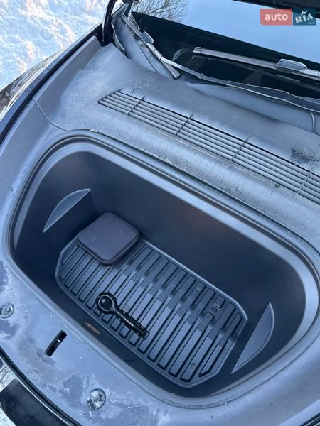 Внедорожник / Кроссовер Tesla Model Y 2023 в Киеве