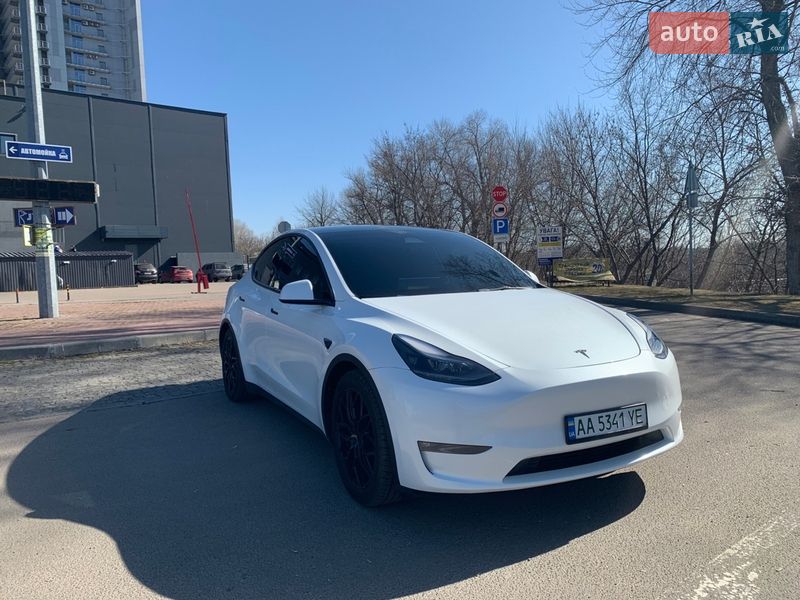 Позашляховик / Кросовер Tesla Model Y 2023 в Києві