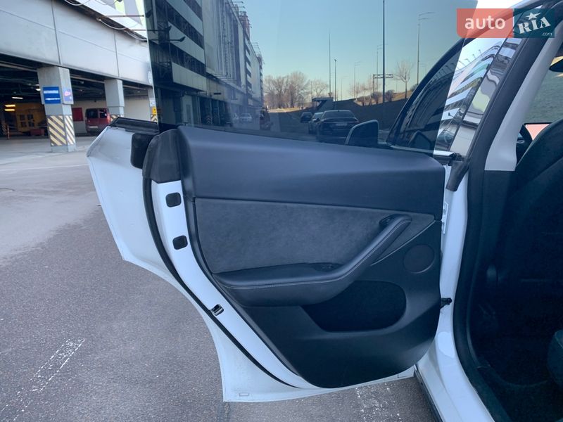 Позашляховик / Кросовер Tesla Model Y 2023 в Києві