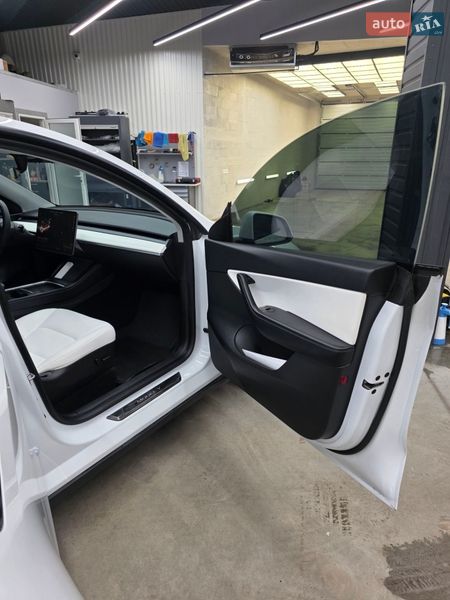 Внедорожник / Кроссовер Tesla Model Y 2021 в Киеве
