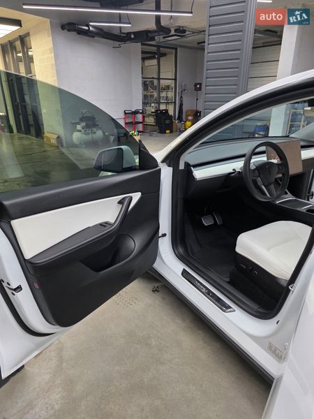 Внедорожник / Кроссовер Tesla Model Y 2021 в Киеве