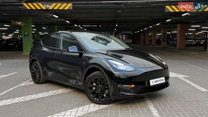 Tesla Model Y 2024