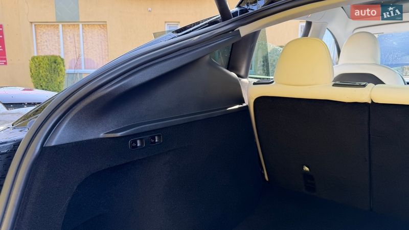 Позашляховик / Кросовер Tesla Model Y 2024 в Тернополі