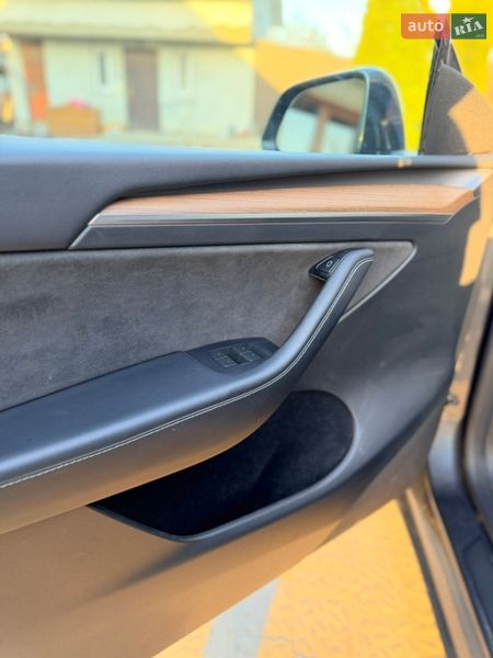 Внедорожник / Кроссовер Tesla Model Y 2023 в Дрогобыче